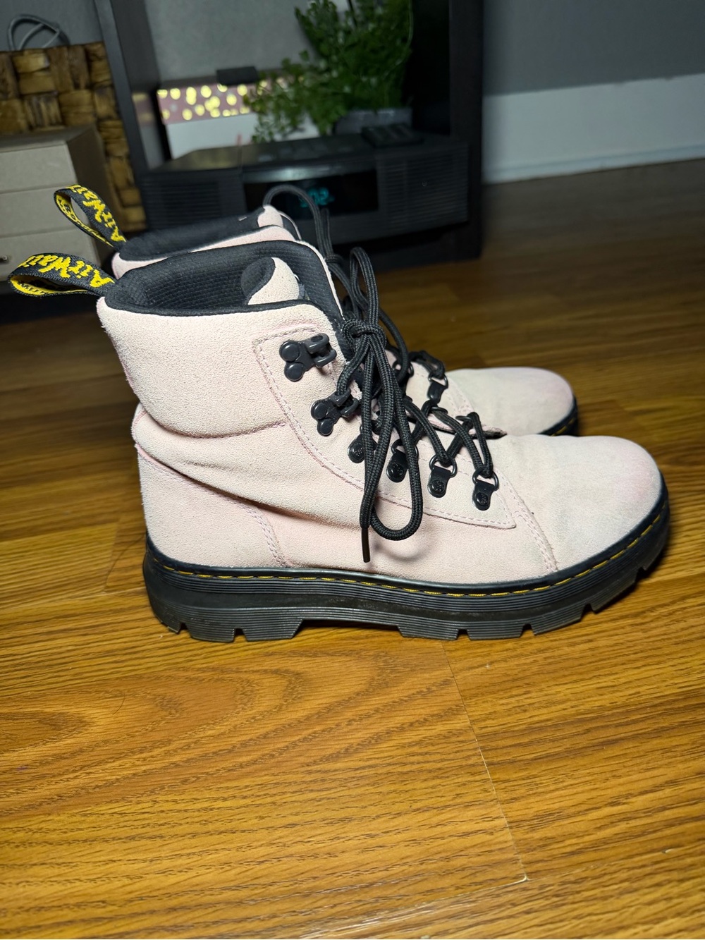 DOC Martens Women's Pink Suede Combs Boots Combat Grunge Hiker Barbie 8 - Picture 3 of 6